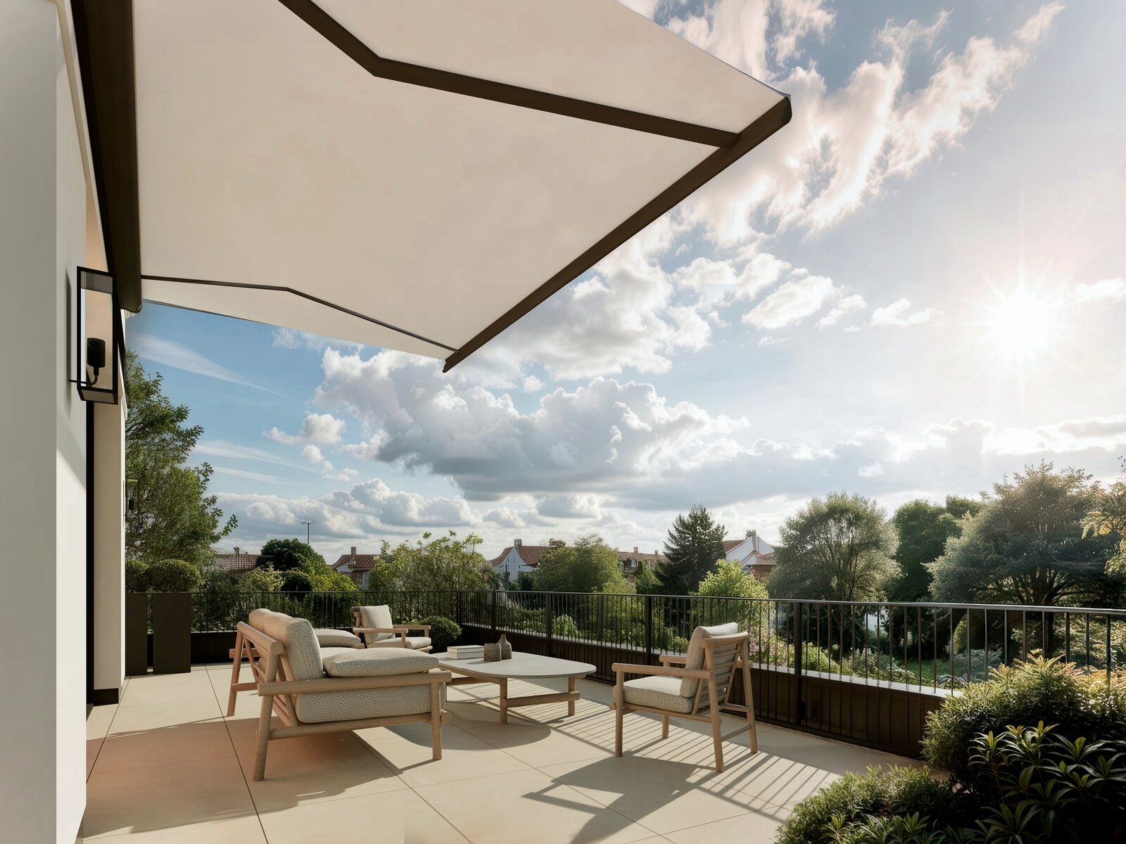 Dachterrasse des Penthouse mit Blick über die Baumkronen